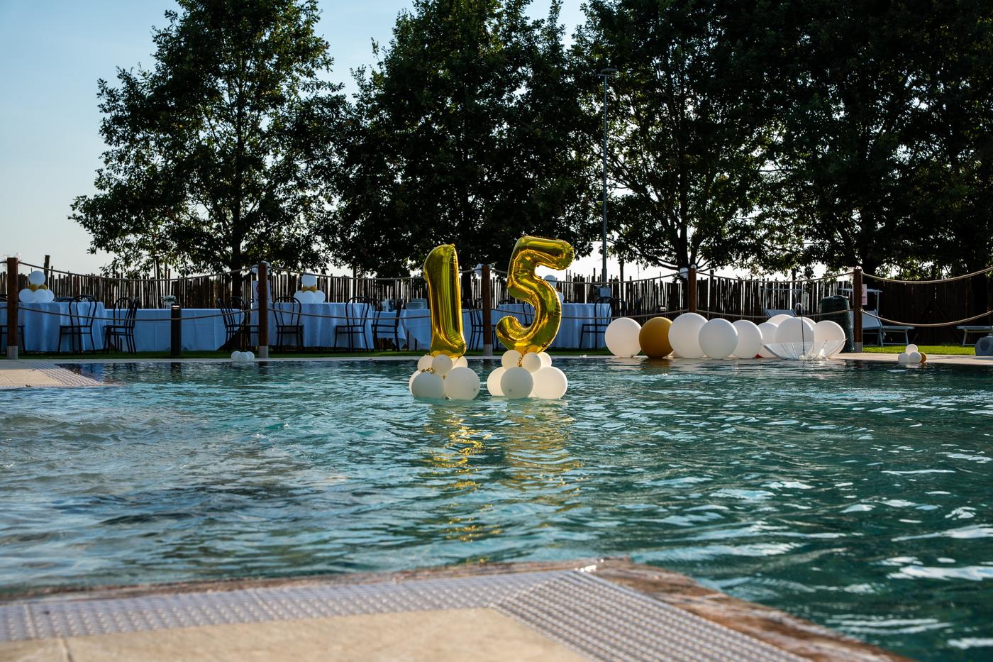Palloncini 15 in piscina