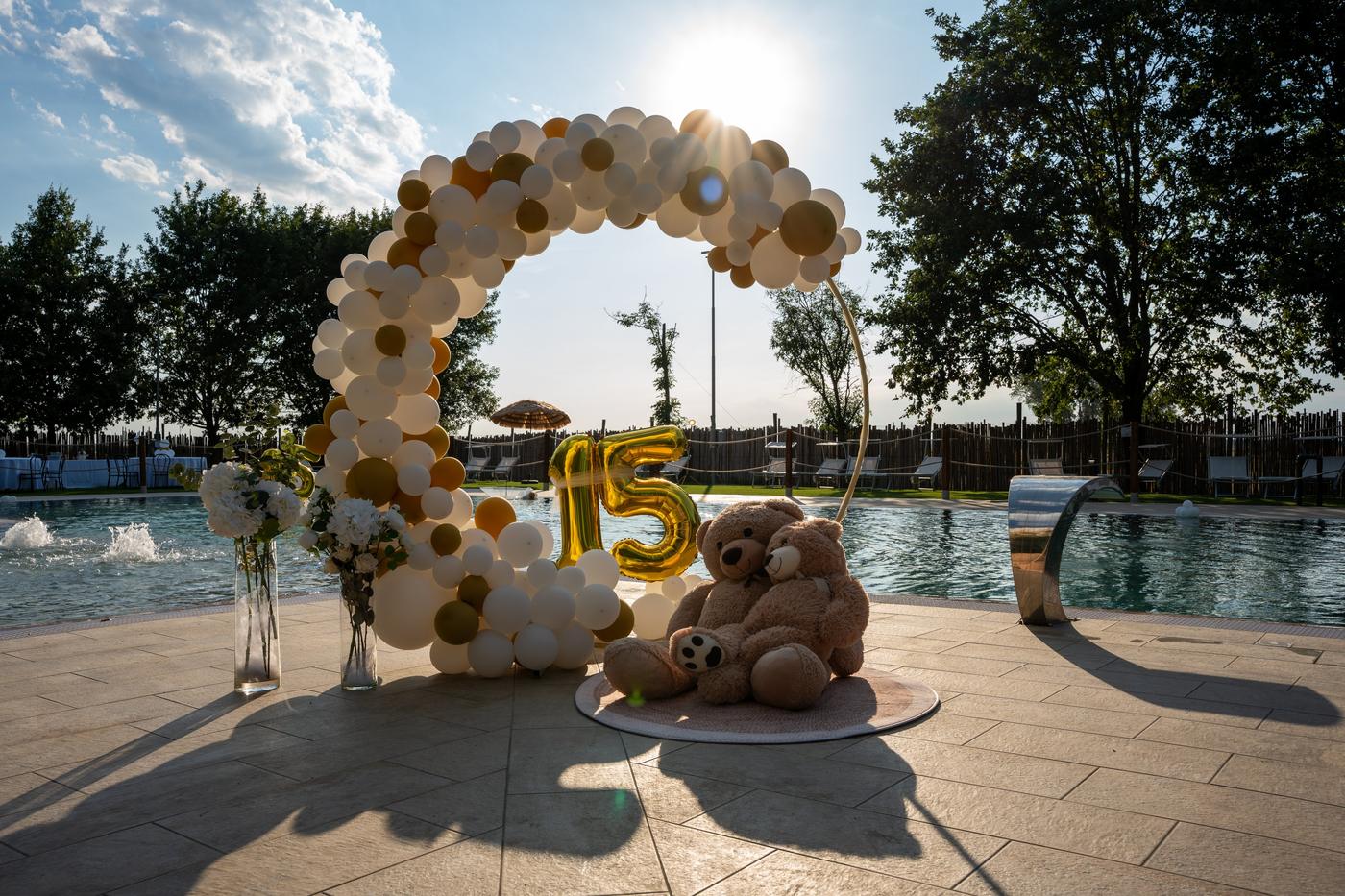 Arco di palloncini e allestimento