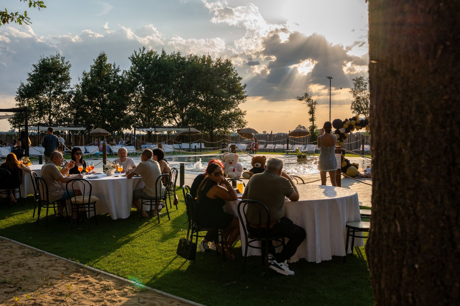 Cena a bordo piscina